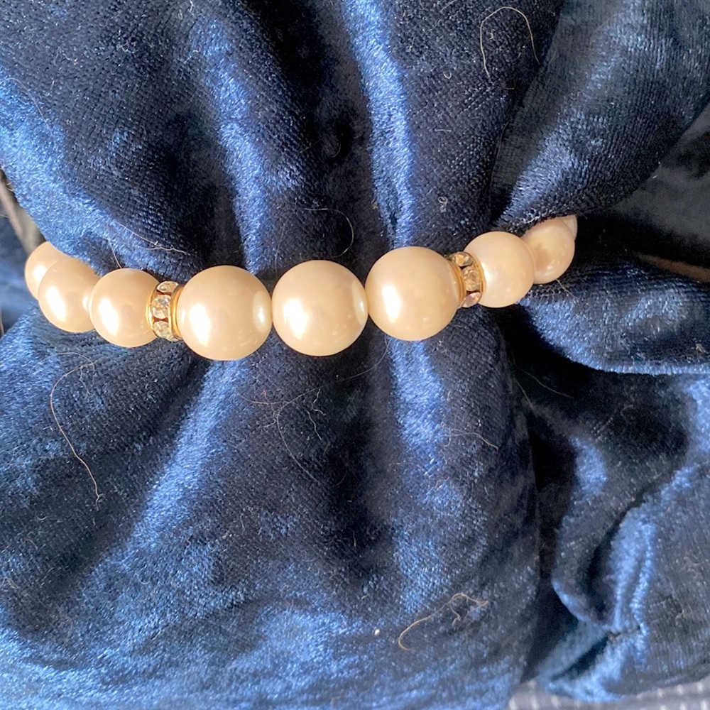 G. Silver Iridescent Pearl Fashion Bracelet